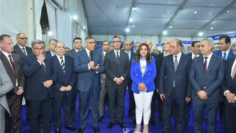 وزيرا التنمية المحلية والتموين ومحافظ الجيزة يفتتحون معرض 