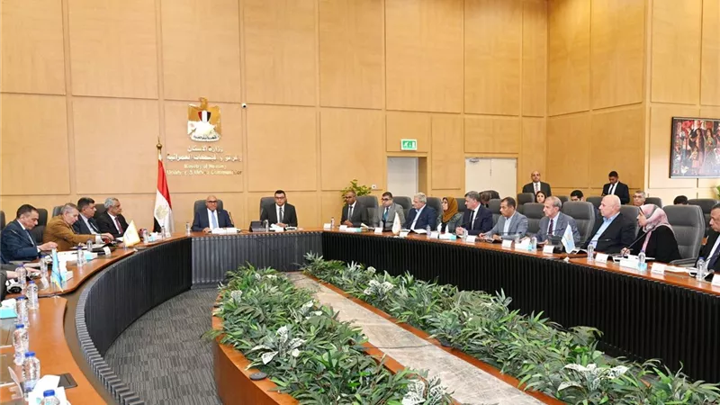 وزير الإسكان ورئيس الهيئة العربية للتصنيع يستعرضان الموقف التنفيذي لمشروعات حياة كريمة