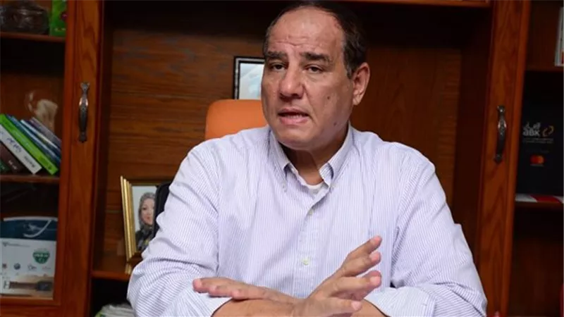 ثروت الزيني: وفرة الأعلاف وانخفاض الدولار يدعمان تراجع أسعار الدواجن إلى 50 جنيهًا 