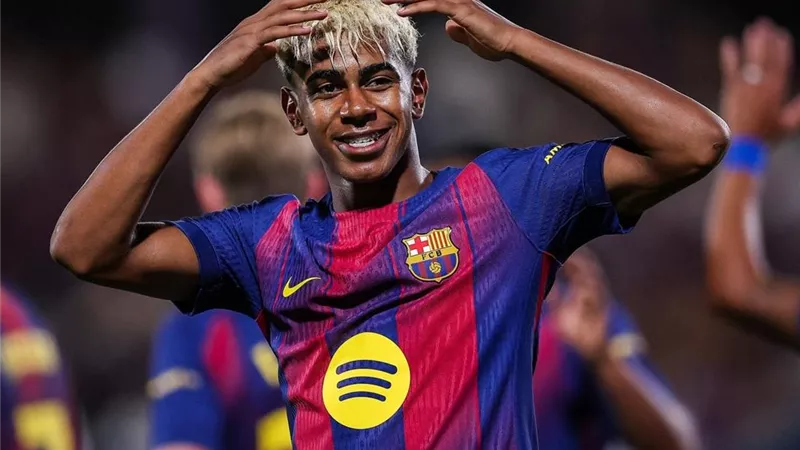 لامين يامال يتحدث عن طموحاته مع برشلونة وتطلعاته في مونديال 2026