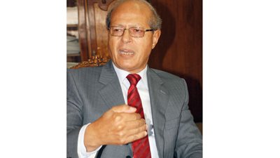 السفير رخا أحمد: ترامب يراهن على استسلام إيران قبل انتخابات التجديد النصفي