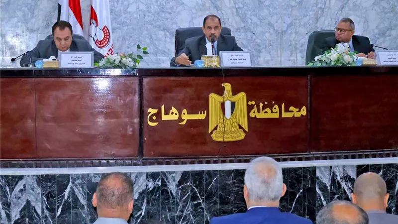 محافظ سوهاج: متابعة حاسمة للمشروعات الاستثمارية بالمجلس الاقتصادي الاجتماعي