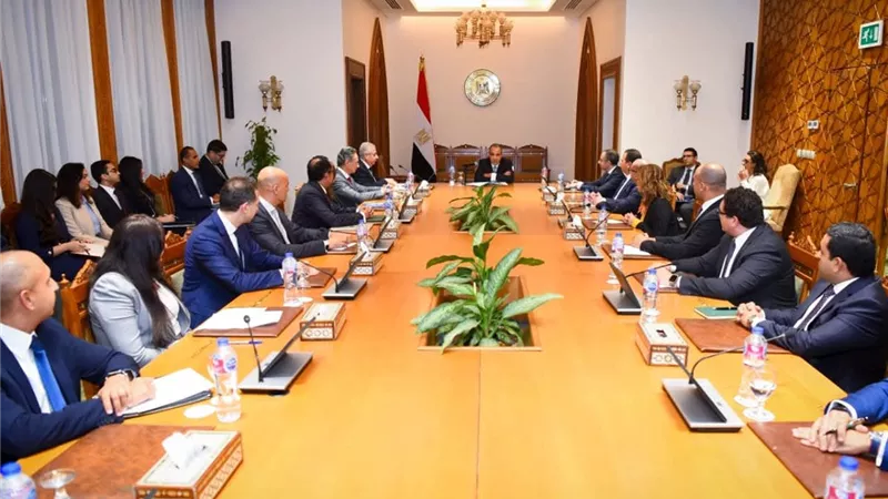 وزير الخارجية يجتمع مع قيادات وأعضاء قطاع الشئون متعددة الأطراف والأمن الدولى