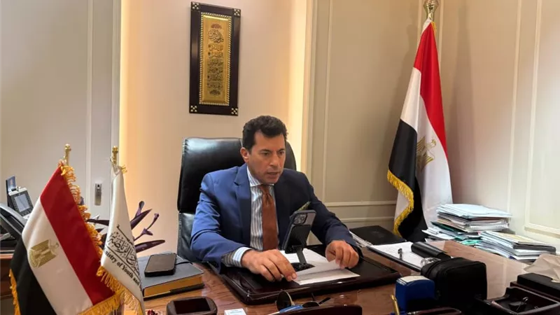 وزير الرياضة يطمئن على بعثة 