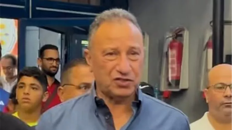 محمود الخطيب يُدلي بصوته في الجمعية العمومية للأهلي لتعديلات اللائحة الأساسية