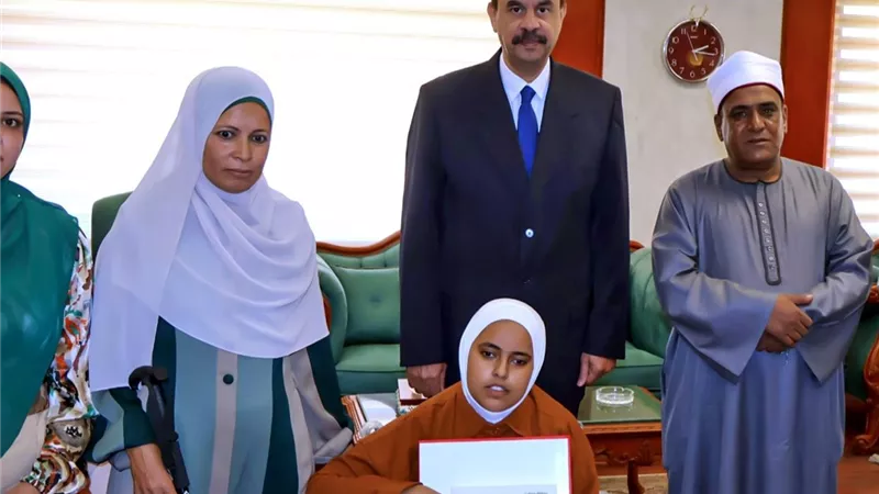 بتفوقها وإرادتها.. آية مهني الأولى على سوهاج في الإعدادية الأزهرية للمكفوفين