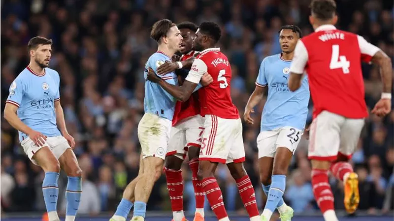 الدوري الانجليزي.. التعادل الإيجابي يحسم الشوط الأول بين ارسنال ومانشستر سيتي