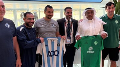 بيراميدز والأهلي السعودي يتبادلان الهدايا قبل قمة كأس الإنتركونتيننتال