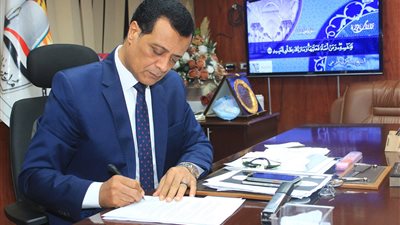 تعليم سوهاج يحيل مديرة مدرسة إعدادية ولجنة الإشراف بالمنشأة للتحقيق بسبب حادث داخل المدرسة