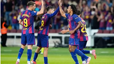 الدوري الإسباني.. إشبيلية يتقدم على برشلونة بثنائية في الشوط الأول
