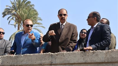 استعدادًا للشتاء.. محافظ سوهاج يتابع مخرات السيول ويوجّه بإزالة العوائق وصيانة السدود