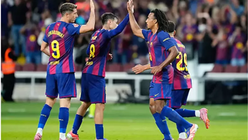 الدوري الإسباني.. إشبيلية يتقدم على برشلونة بثنائية في الشوط الأول