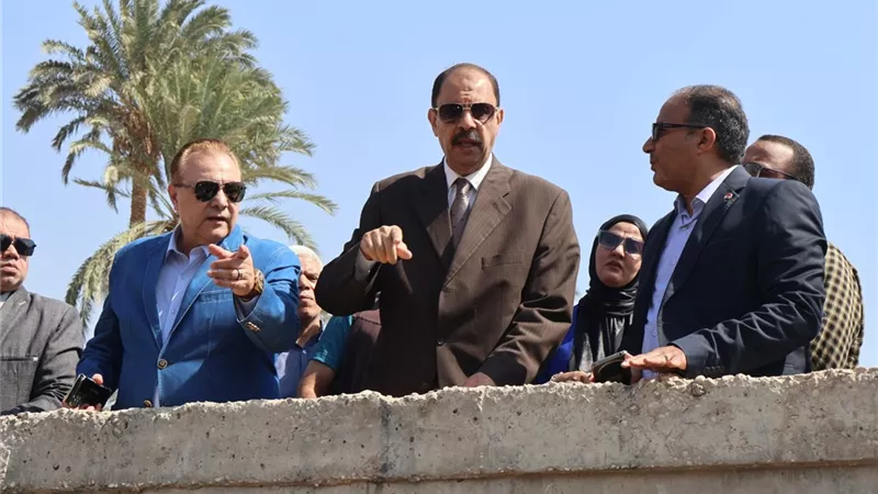 استعدادًا للشتاء.. محافظ سوهاج يتابع مخرات السيول ويوجّه بإزالة العوائق وصيانة السدود