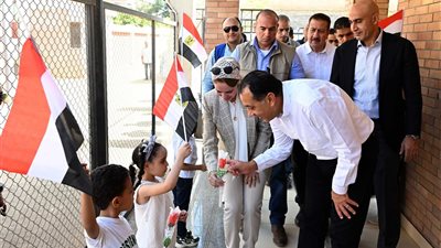 مدبولي يتفقد مركز تنمية الأسرة والطفل بقرية سبك الأحد ضمن مبادرة حياة كريمة (صور)