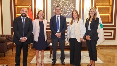 رئيس البريد تبحث مع وفد «فيزا» التعاون في الخدمات المالية الرقمية