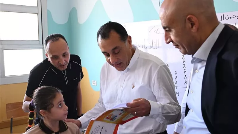 بحضور وزير التعليم.. مدبولي يتفقد عددًا من المنشآت التعليمية بالمنوفية (صور)