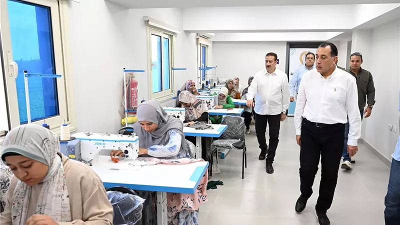 رئيس الوزراء يتفقد مركز تنمية وصحة الأسرة بـ 
