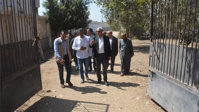 بالصور.. محافظ الغربية في جولة مفاجئة بقرية أبشواي الملق لمتابعة الخدمات وتلبية احتياجات المواطنين