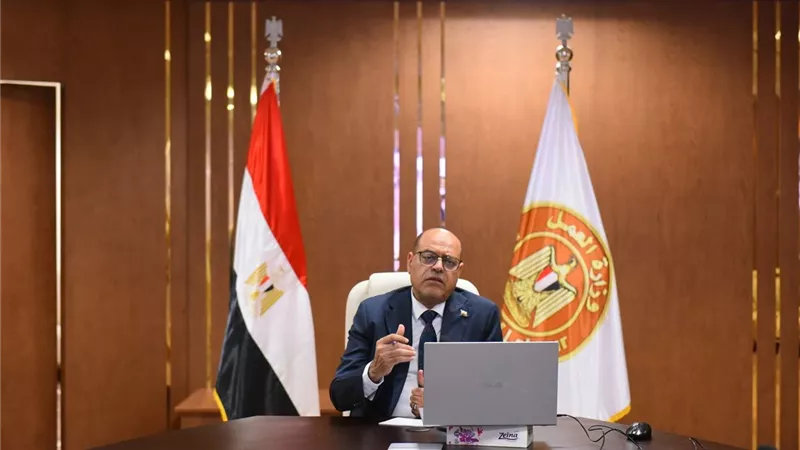 خصم يومين..  قرار وزاري جديد عن الإجازات الرسمية السنوية بأجر كامل