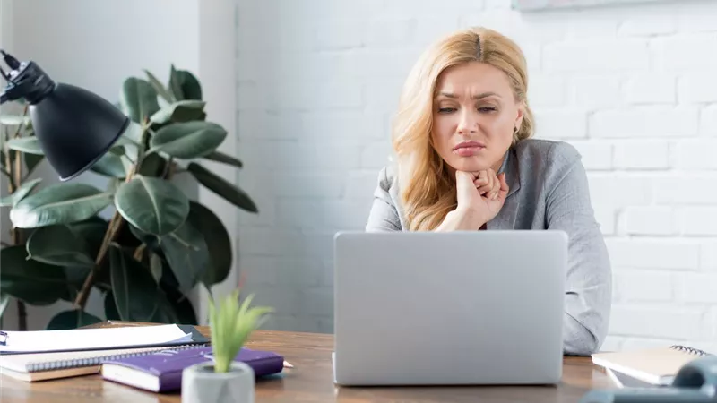 أبراج لا تستطيع الاستقالة عن عملها حتى لو كانت تعيسة.. أبرزهم السرطان 