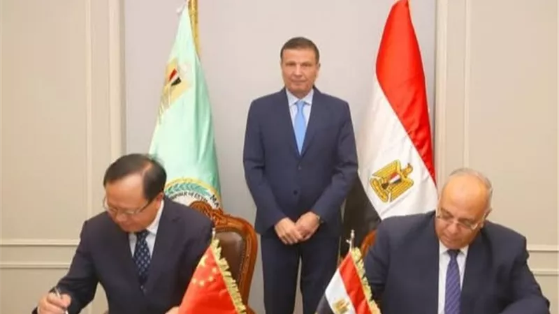 وزير الزراعة يشهد توقيع بروتوكول بين بحوث الصحراء والأكاديمية الصينية 