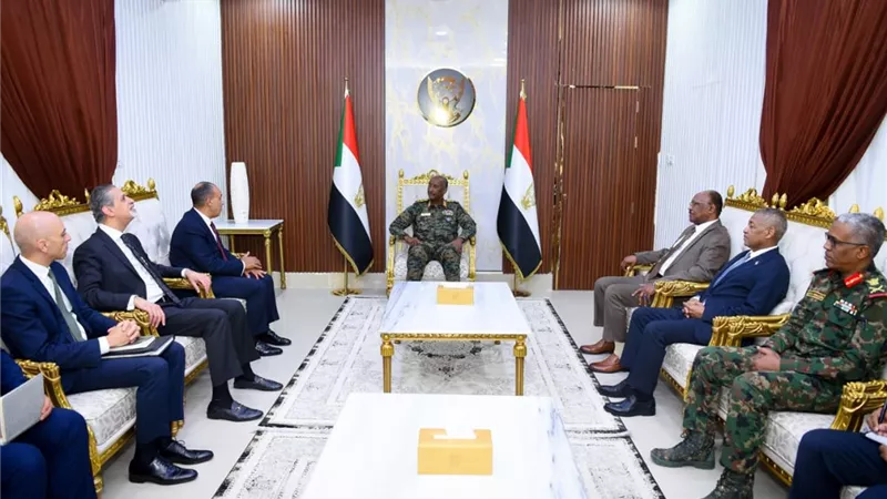 وزير الخارجية يؤكد للفريق البرهان رفض الإجراءات الأحادية في نهر النيل