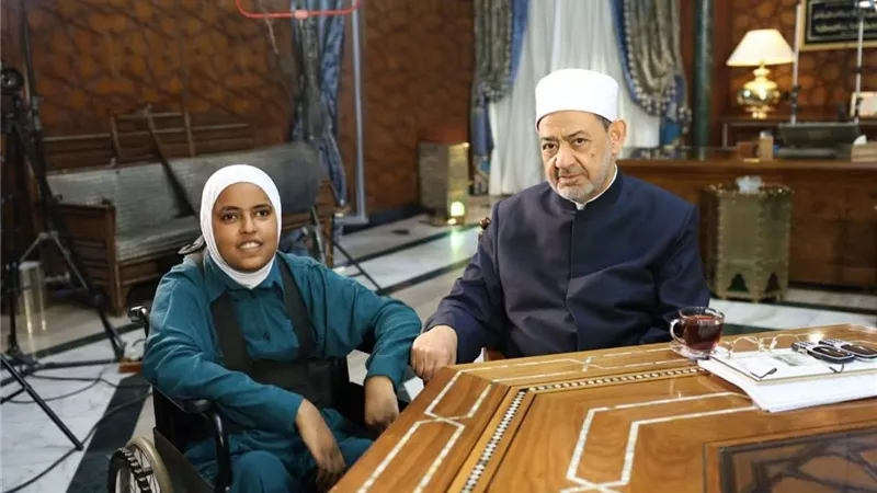 شيخ الأزهر يستقبل محاربة السرطان والإعاقة آية مهني الأولى مكفوفين بسوهاج