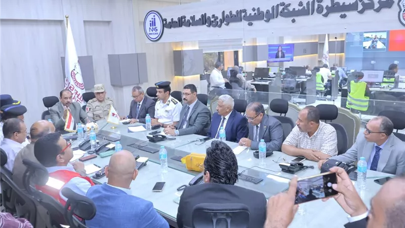 اجتماع موسع بغرفة العمليات الرئيسية بمركز السيطرة لمتابعة منسوب النيل بسوهاج