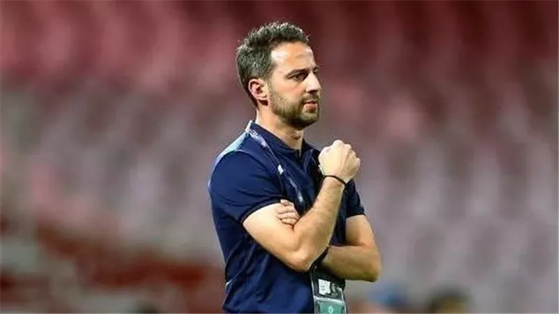 فيريرا: عرضت أموالا على لاعبي الزمالك في ظل ارتباطتهم الأسرية