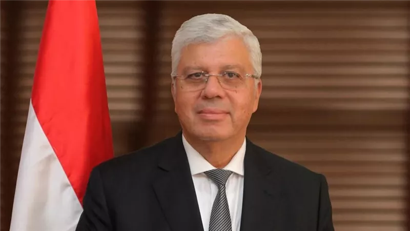 وزير التعليم العالي إلى باريس لدعم ترشح خالد العناني لمنصب المدير العام لليونسكو 