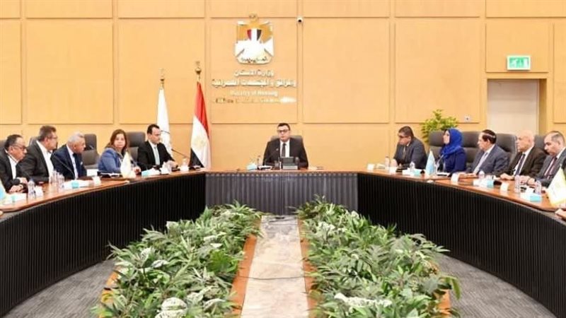 وزير الإسكان يترأس