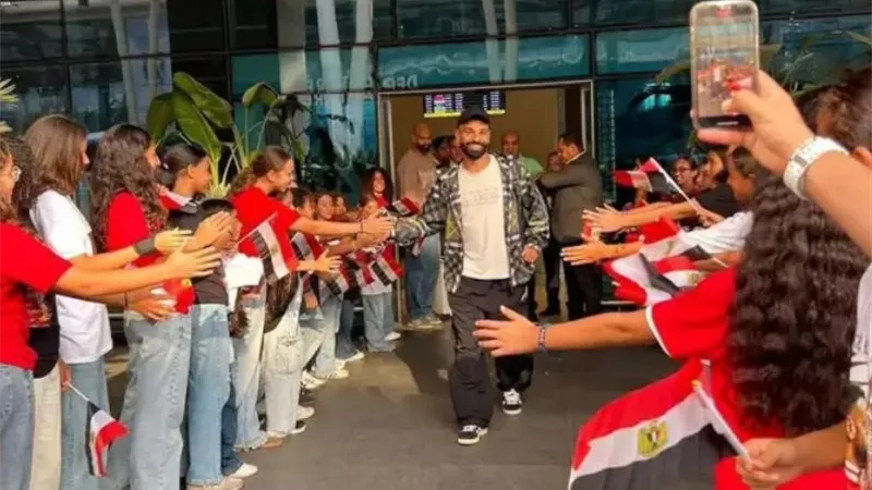 محمد صلاح يصل القاهرة استعدادا لمعسكر منتخب مصر قبل مباراة جيبوتي