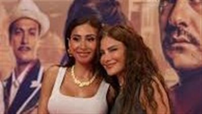 دينا الشربيني وصبا مبارك في مغامرة الطيران الأولي من نوعها  بالجونة