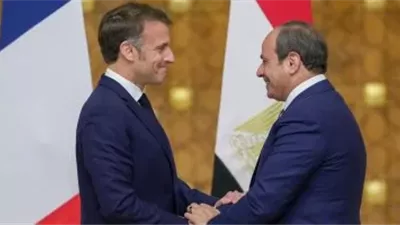 ماكرون يهنىء السيسي بفوز العنانى في اليونسكو.. ويبحثان تعزيز الشراكة الاستراتيجية