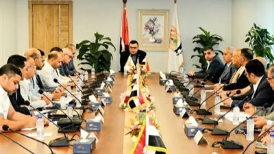 وزير الإسكان يتابع آخر مستجدات مشروع جديد للإسكان المتوسط 