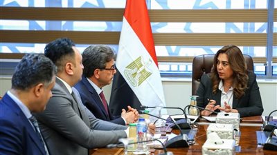وزيرة التنمية المحلية تبحث مع نقيب الأطباء البيطريين عددًا من الملفات المشتركة بالمحافظات