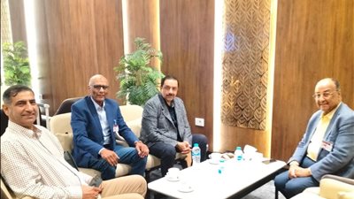 سيف حامد وأشرف فرحات يستقبلان رئيس الإتحاد الدولي للهوكي لحضور بطولة الأمم الإفريقية
