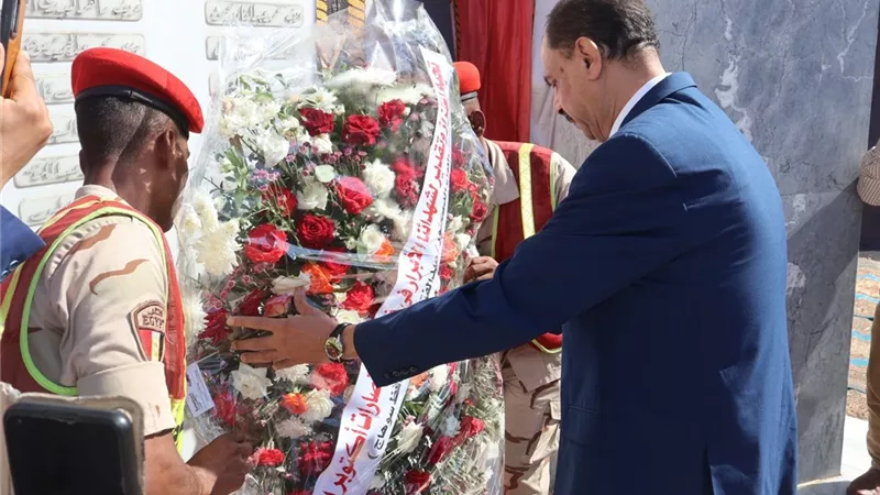 سوهاج تحتفل بالذكرى الـ52 لنصر أكتوبر بوضع إكليل الزهور على نصب الشهداء