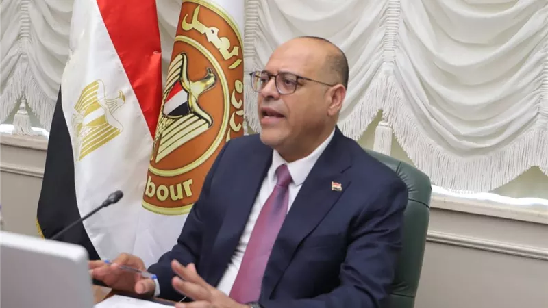 العمل تعلن إغلاق شركات لإلحاق العمالة المصرية بالخارج لمخالفتها للقانون 
