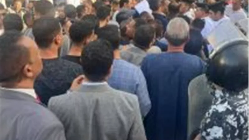  توافد عشرات المرشحين على محكمة قنا الابتدائية لتقديم طلبات الترشيح لانتخابات النواب