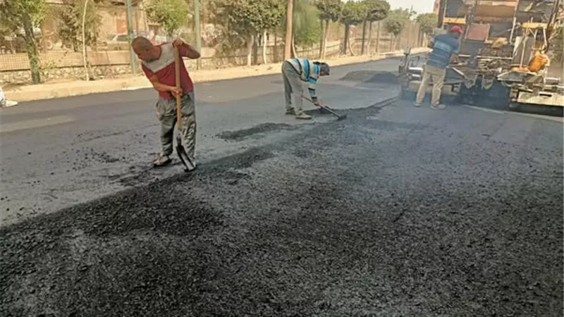 متابعة ميدانية للواء أشرف الجندي لأعمال رصف شارع السنترال بالسنطة في إطار 