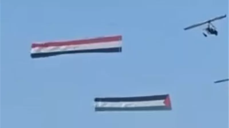 العلمان المصري والفلسطيني يزينان سماء شرم الشيخ بالتزامن مع مفاوضات إنهاء الحرب