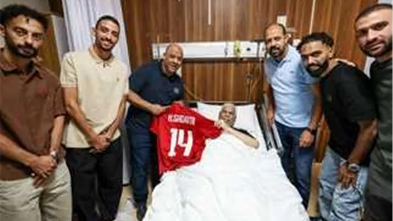 بصحبه وليد صلاح الدين.. لاعبو الأهلي يتوجهون اليوم لزيارة حسن شحاتة