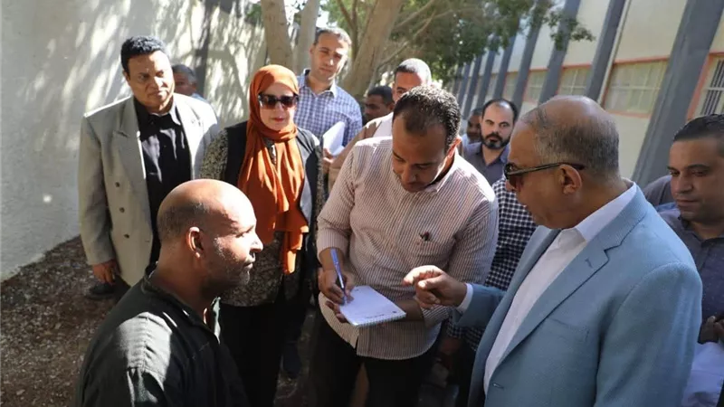 محافظ المنيا يوجه بصرف إعانات عاجلة ومساعدات لعدد من الحالات الإنسانية 