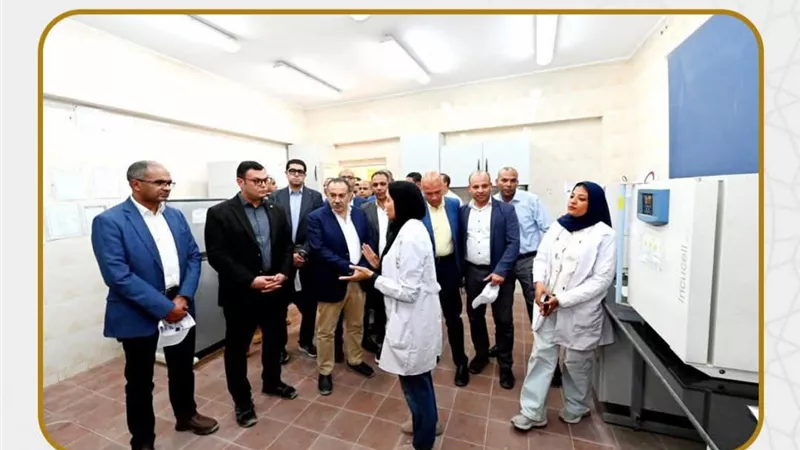 وزير الإسكان ومحافظ أسيوط يتفقدان محطة تنقية مياه الشرب بأسيوط الجديدة