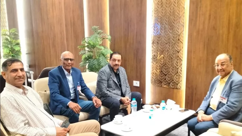 سيف حامد وأشرف فرحات يستقبلان رئيس الإتحاد الدولي للهوكي لحضور بطولة الأمم الإفريقية