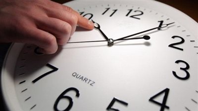 هل تتغير الساعة قبل العيد؟.. الموعد الرسمي لبدء التوقيت الصيفي 2026