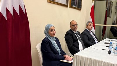 وزير العمل يلتقي ممثلي الجالية المصرية في قطر ويستمع إلى استفساراتهم
