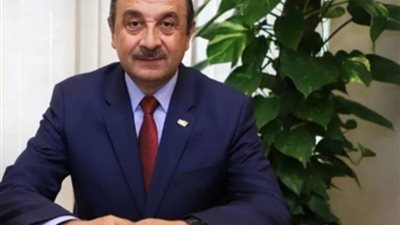 وزير قطاع الأعمال يبحث مع محافظ السويس تحقيق التنمية الصناعية السياحية بالمحافظة