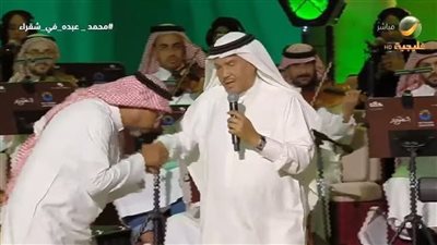 هاني فرحات يرد على الجدل: تقبيل يد محمد عبده تعبير عن المحبة والاحترام